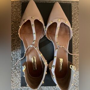 Halogen pointed flats